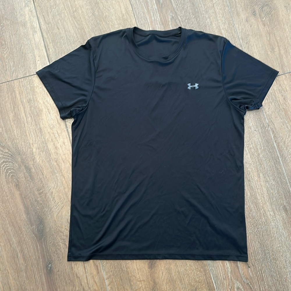 Under Armour men's tee shirt. Color black.